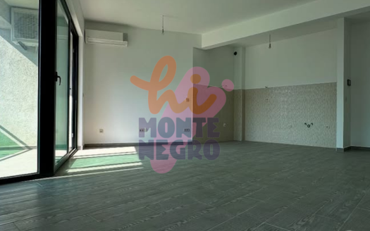 Bečići: Spacious Central Apartment with Sea View! – LMR0003427.3