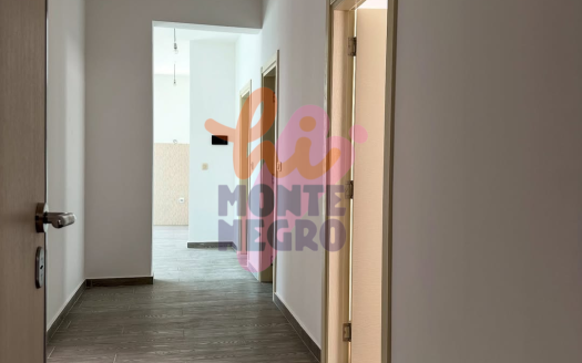 Bečići: Spacious Central Apartment with Sea View! – LMR0003427.3