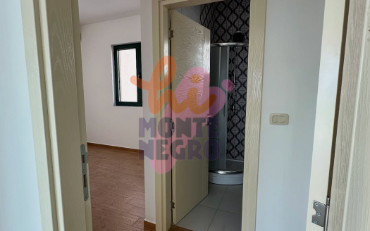 Bečići: Spacious Central Apartment with Sea View! – LMR0003427.2